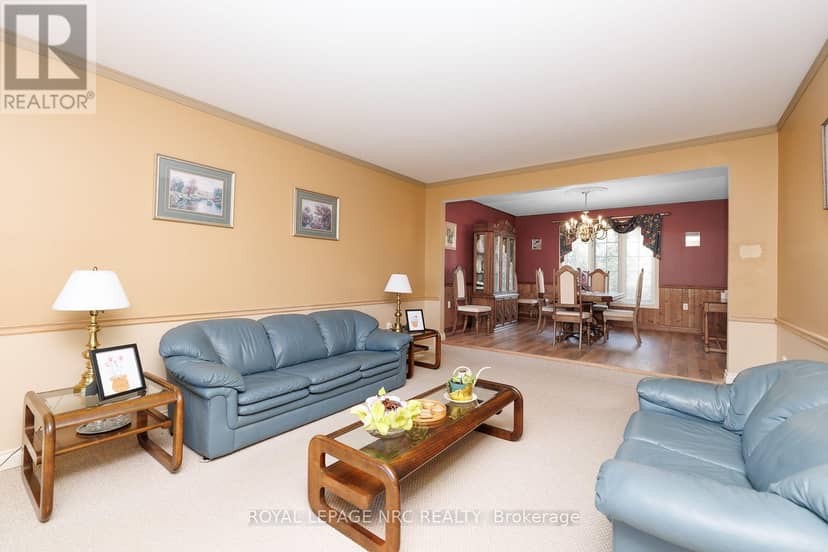 21 Elmvale Crescent — photo 4 of 23