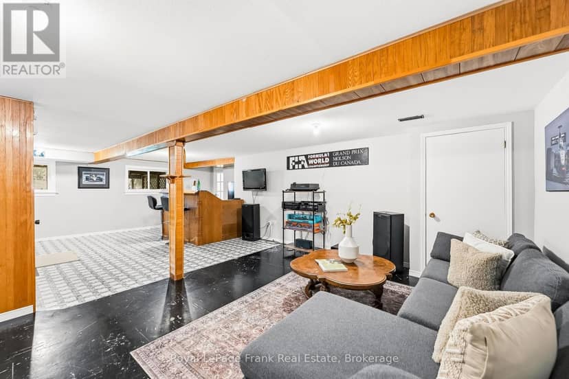 32 Jacobsen Boulevard — photo 21 of 40
