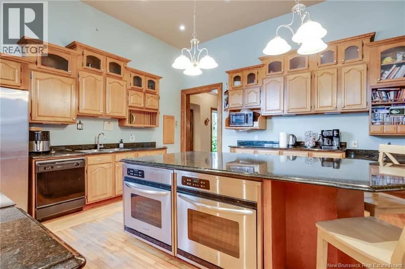 290 Crown Street — photo 3 of 40
