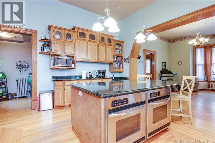 290 Crown Street — photo 14 of 40