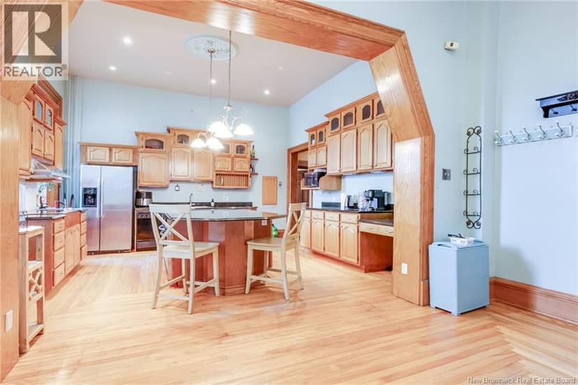 290 Crown Street — photo 11 of 40