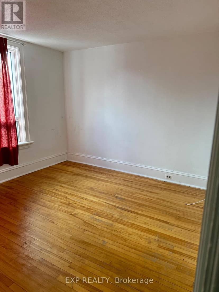 57 Spadina Avenue — photo 14 of 24