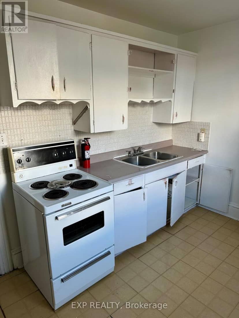 57 Spadina Avenue — photo 17 of 24