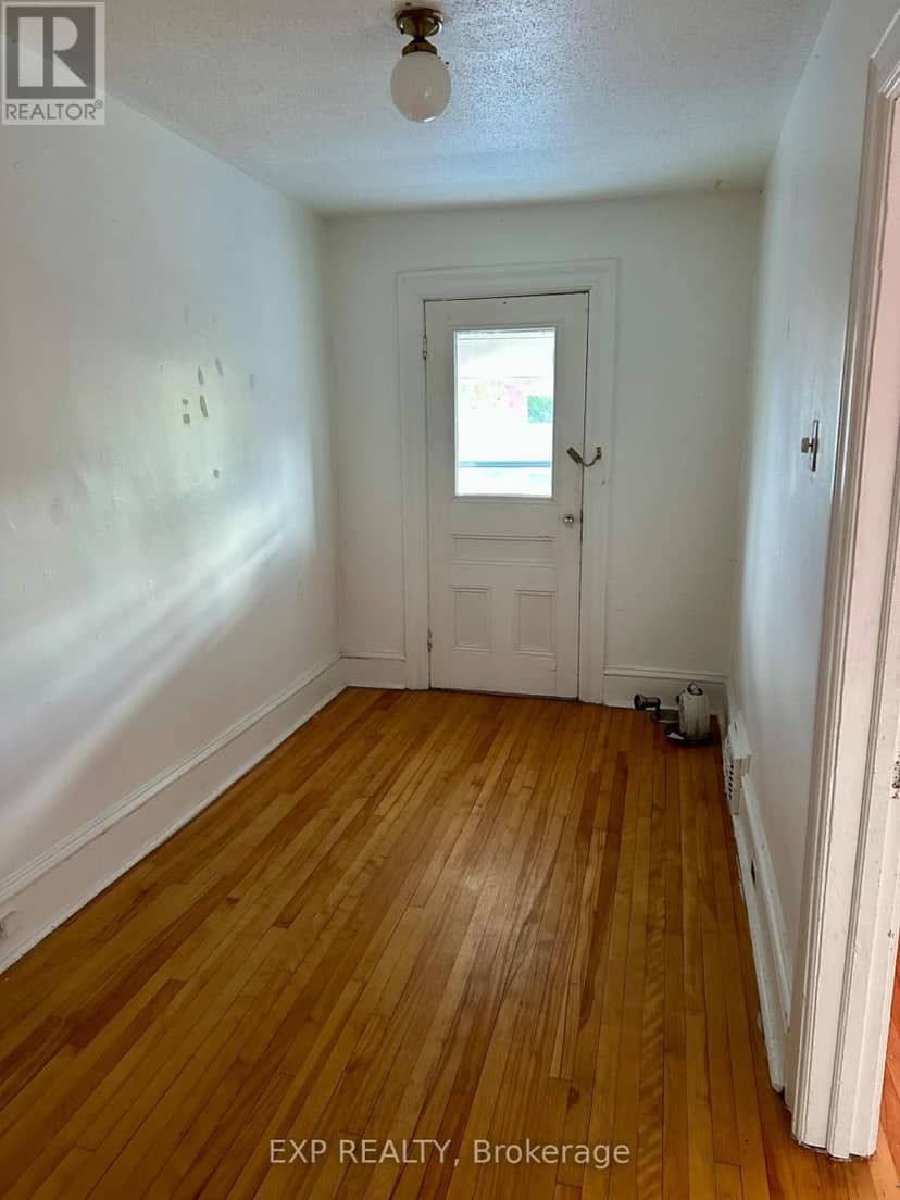 57 Spadina Avenue — photo 19 of 24