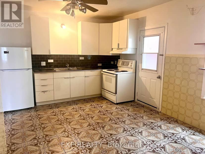 57 Spadina Avenue — photo 9 of 24