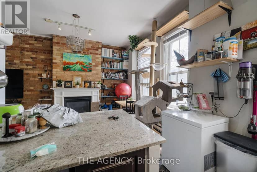 31 Rose Avenue — photo 12 of 39