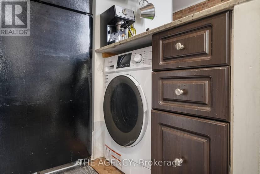 31 Rose Avenue — photo 14 of 39