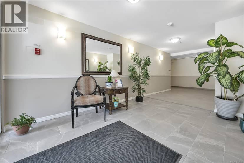 302 1631 Dufferin Cres, Nanaimo
