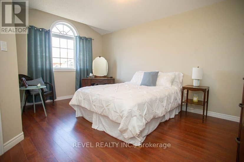 67 - 20 McConkey Crescent — photo 14 of 31