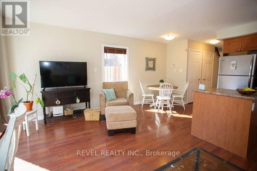 67 - 20 McConkey Crescent — photo 7 of 31