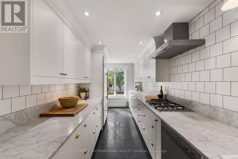 213 Walmer Road — photo 15 of 40