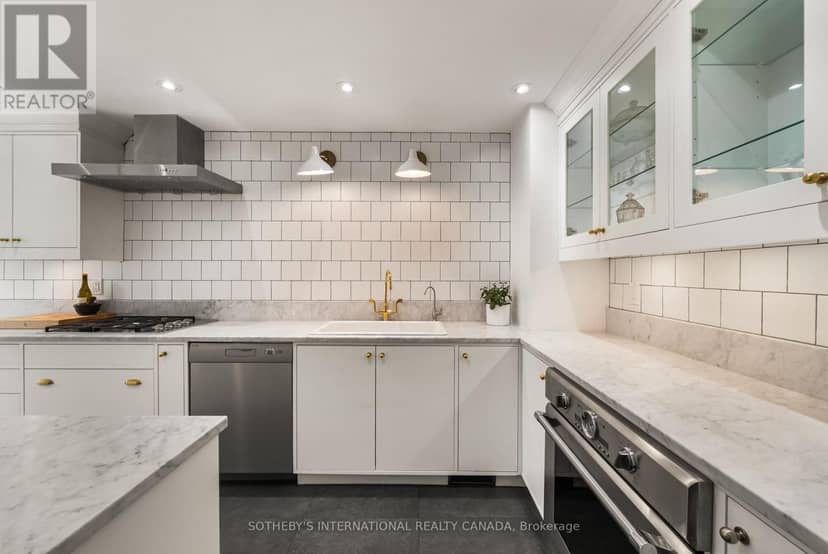213 Walmer Road — photo 13 of 40