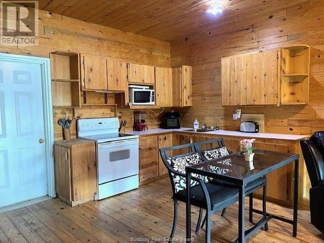 22B Champagne Avenue — photo 24 of 30