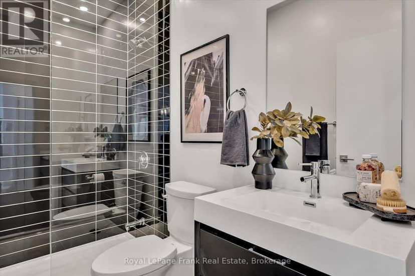902 - 195 Hunter Street — photo 16 of 40