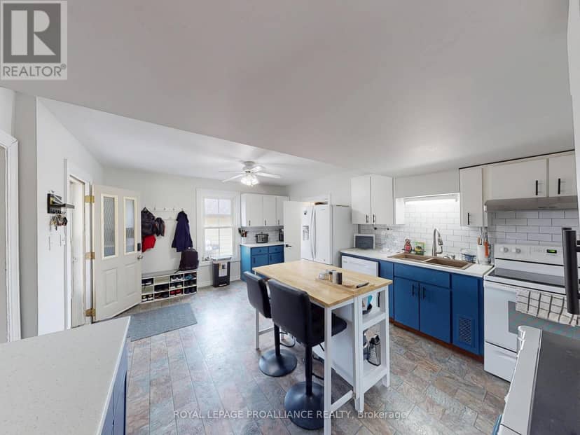 83 College Street — photo 9 of 26