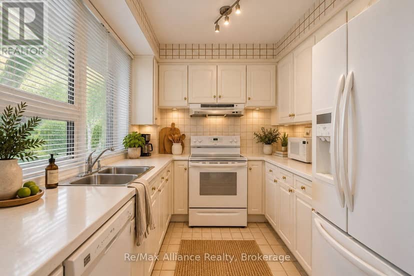 410 The Kingsway — photo 18 of 40