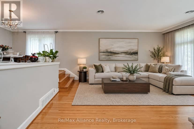 410 The Kingsway — photo 6 of 40