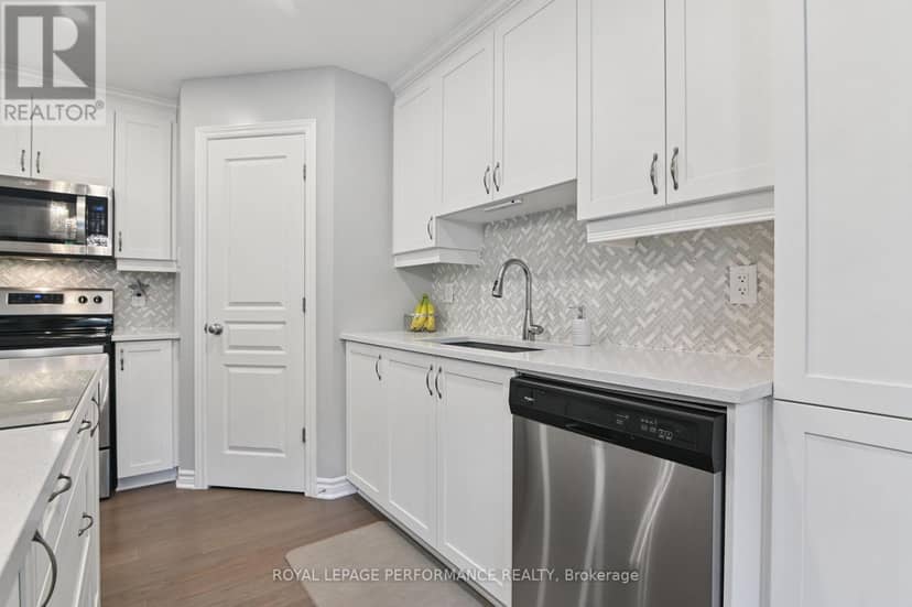 2 - 345 Tribeca Private — photo 12 of 35