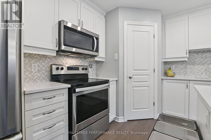 2 - 345 Tribeca Private — photo 15 of 35