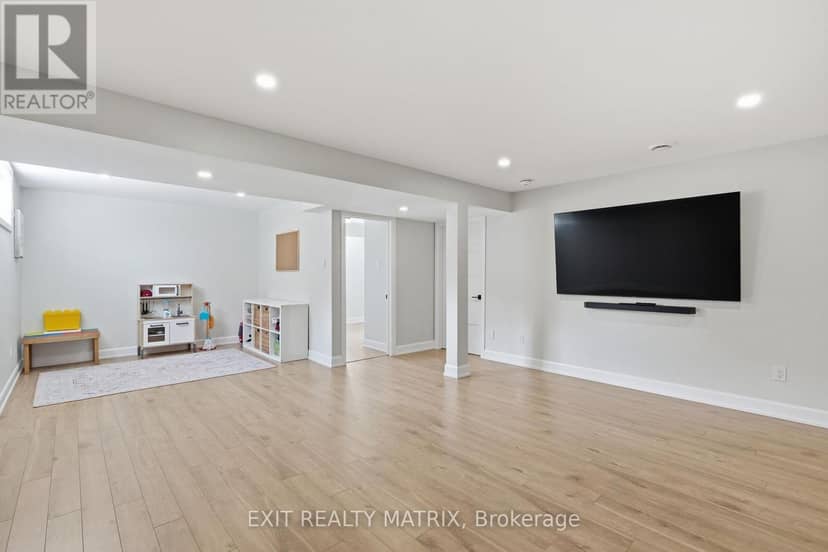1339 Fribourg Street — photo 29 of 40