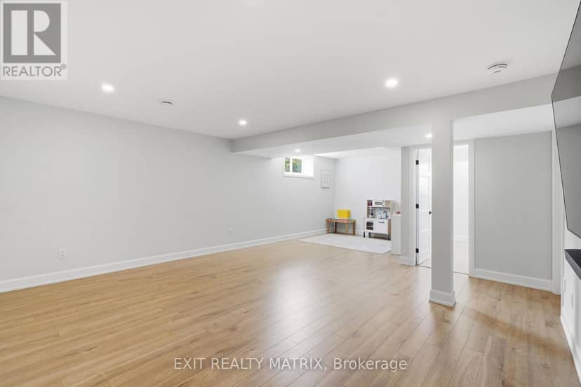 1339 Fribourg Street — photo 30 of 40