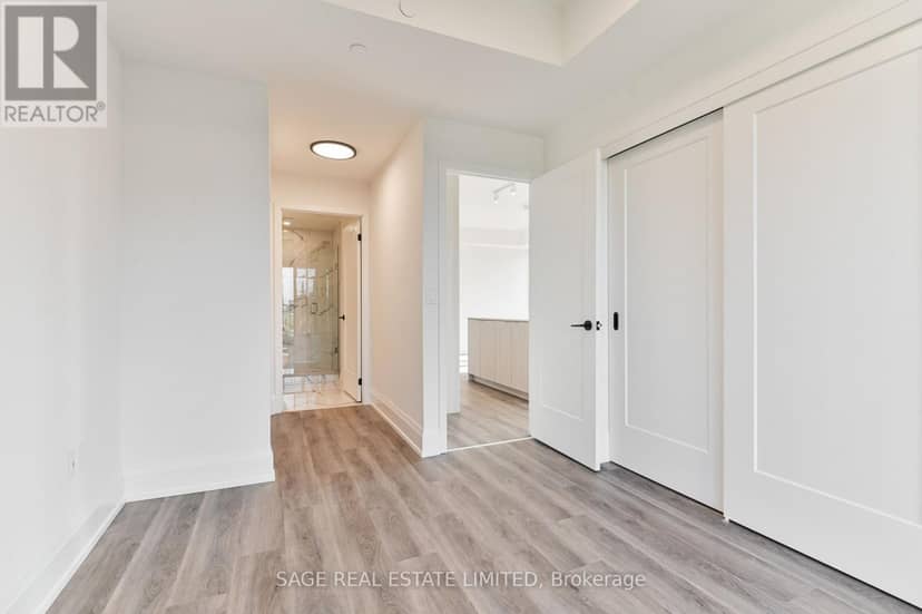 1007 - 123 Portland Street — photo 15 of 21