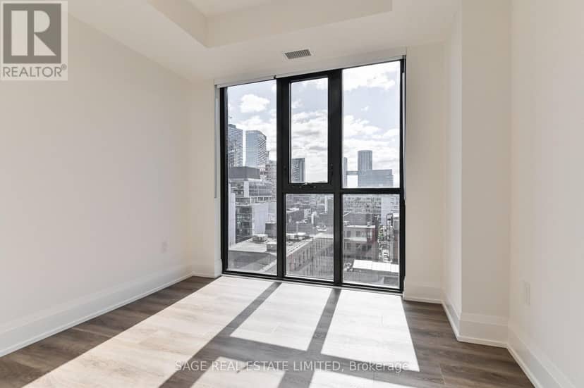 1007 - 123 Portland Street — photo 19 of 21