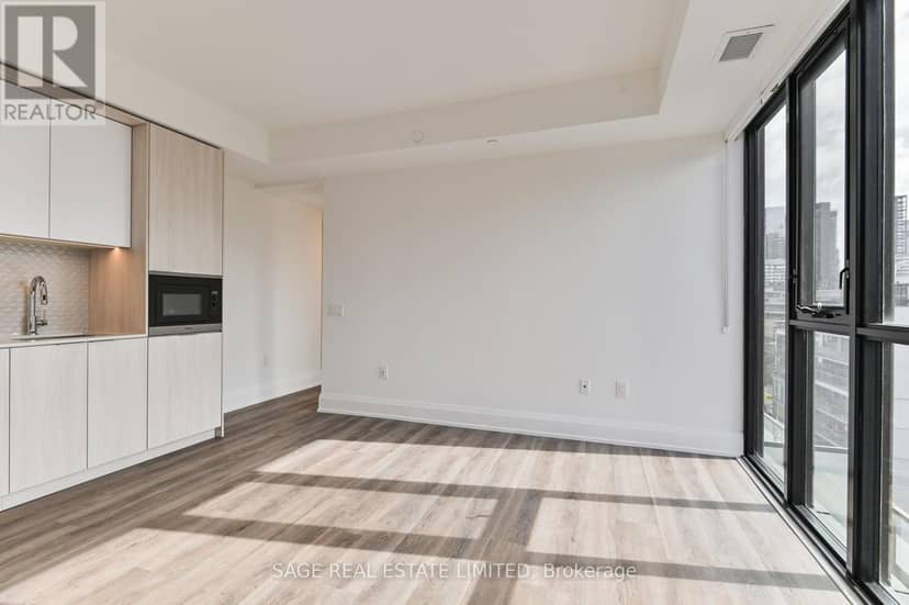 1007 - 123 Portland Street — photo 6 of 21