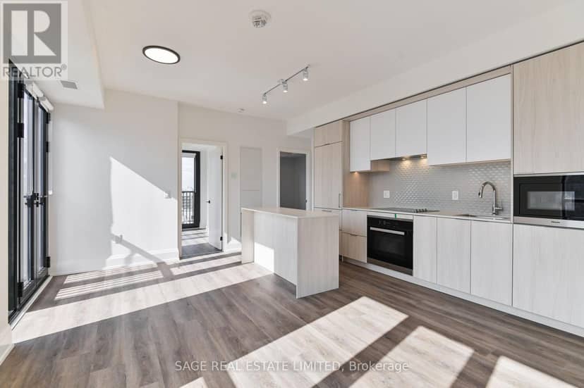 1007 - 123 Portland Street — photo 7 of 21