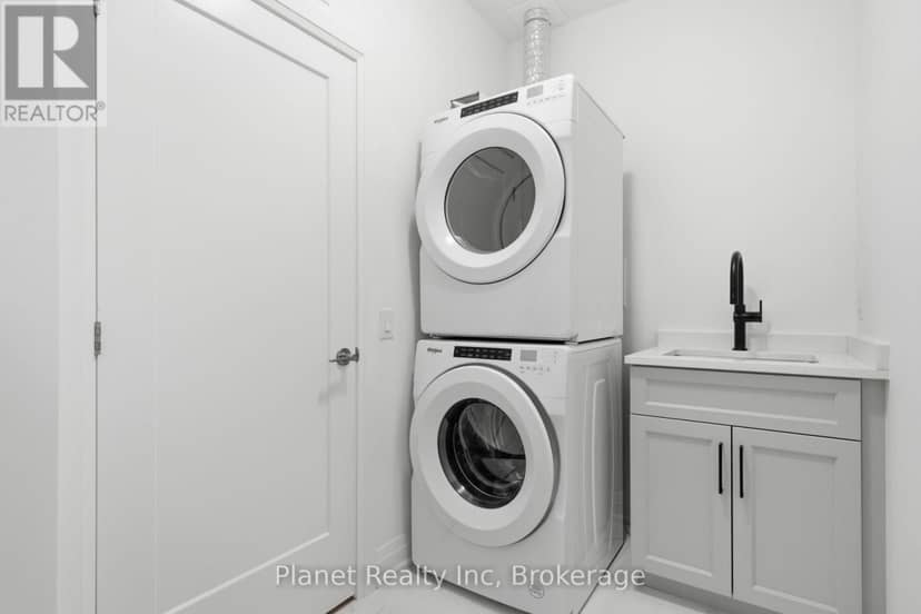 1003 - 71 Wyndham Street S — photo 19 of 34