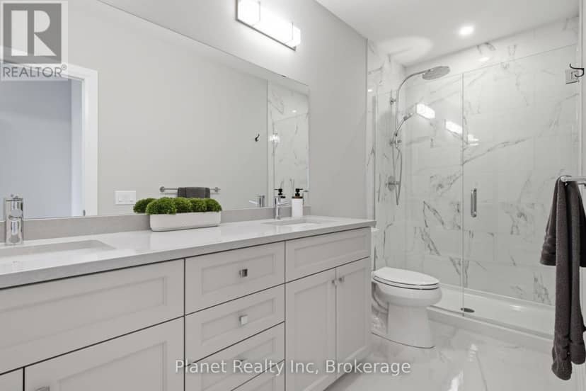 1003 - 71 Wyndham Street S — photo 10 of 34