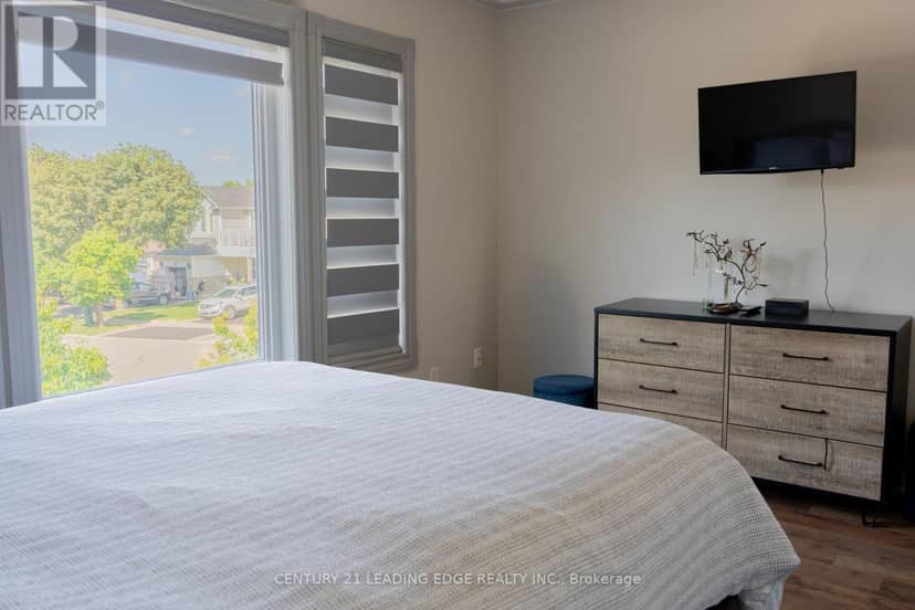 53 Ault Crescent — photo 19 of 40
