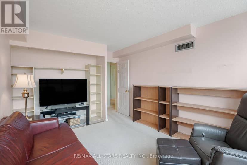 817 - 25 Austin Drive — photo 11 of 34
