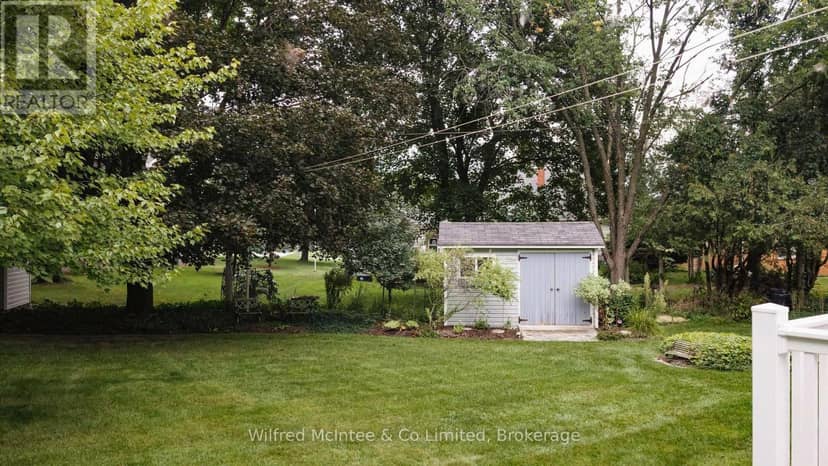31 Johnstone Boulevard — photo 8 of 40