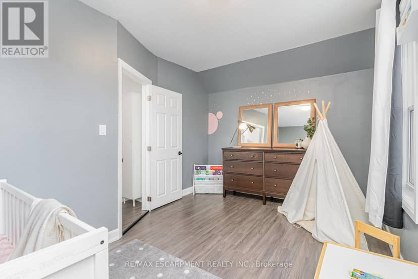 4 Robins Avenue — photo 18 of 26