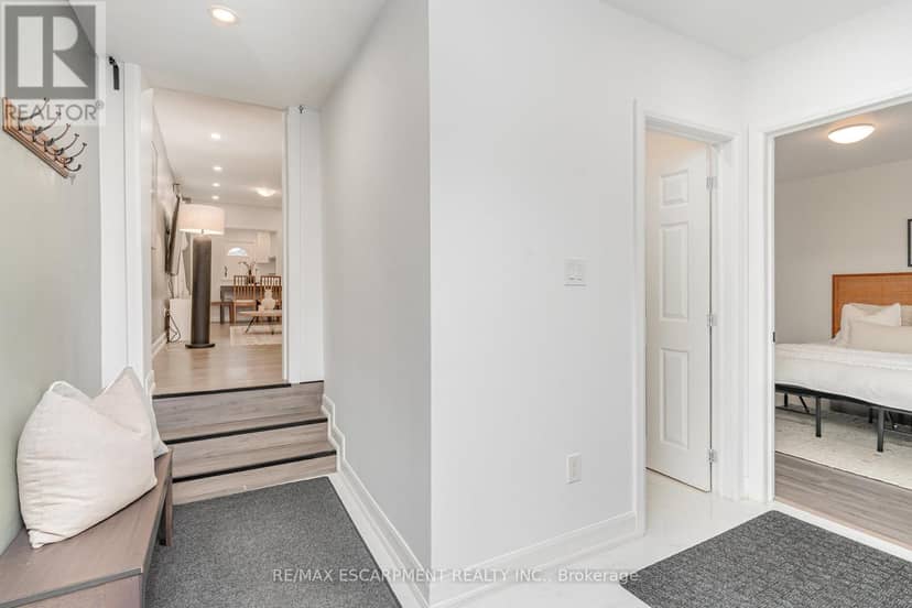 4 Robins Avenue — photo 8 of 26