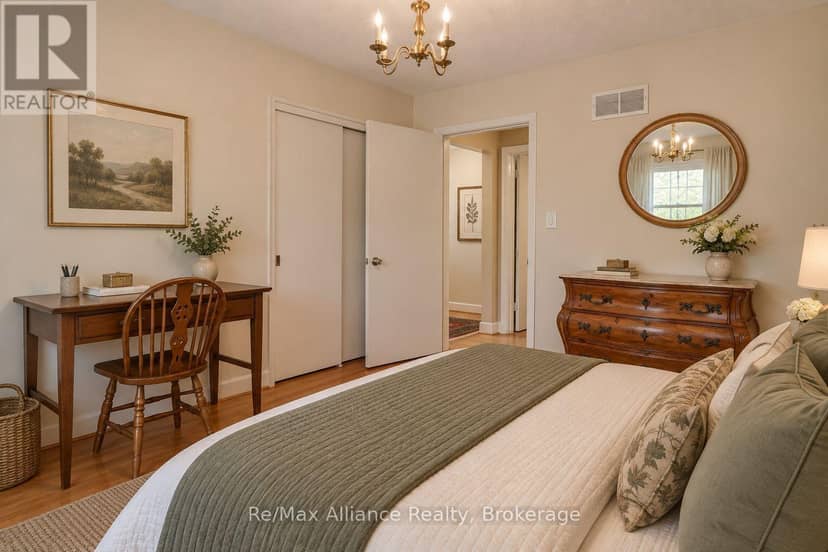 410 The Kingsway — photo 28 of 40