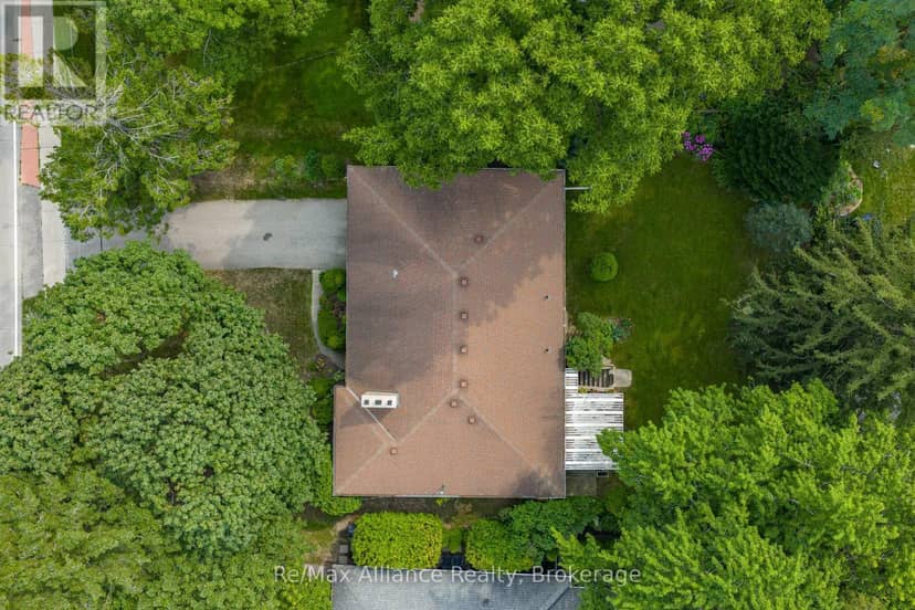 410 The Kingsway — photo 32 of 40