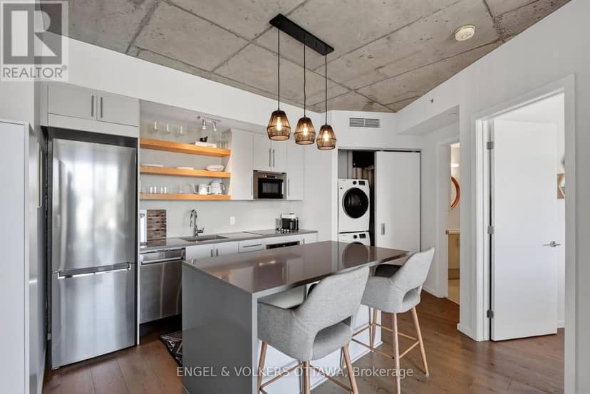 403 - 1000 Wellington Street W — photo 10 of 24