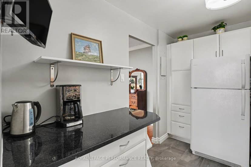 708 - 2625 Regina Street — photo 10 of 26