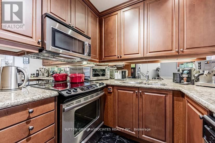 110 - 628 Fleet Street — photo 11 of 19