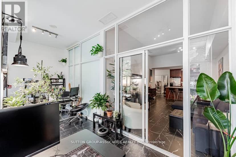 110 - 628 Fleet Street — photo 4 of 19