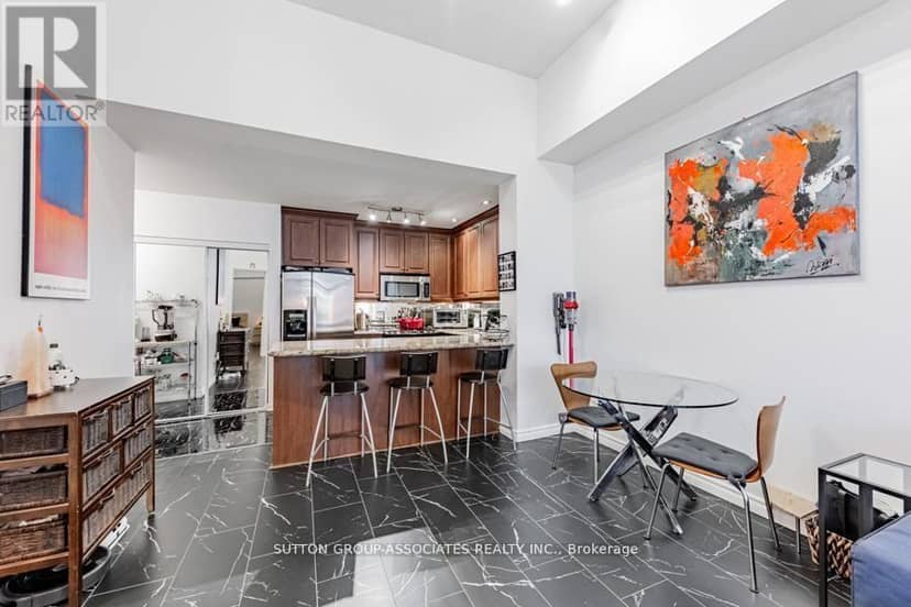 110 - 628 Fleet Street — photo 8 of 19