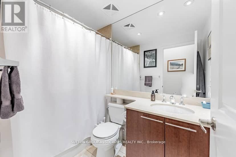 110 - 628 Fleet Street — photo 9 of 19