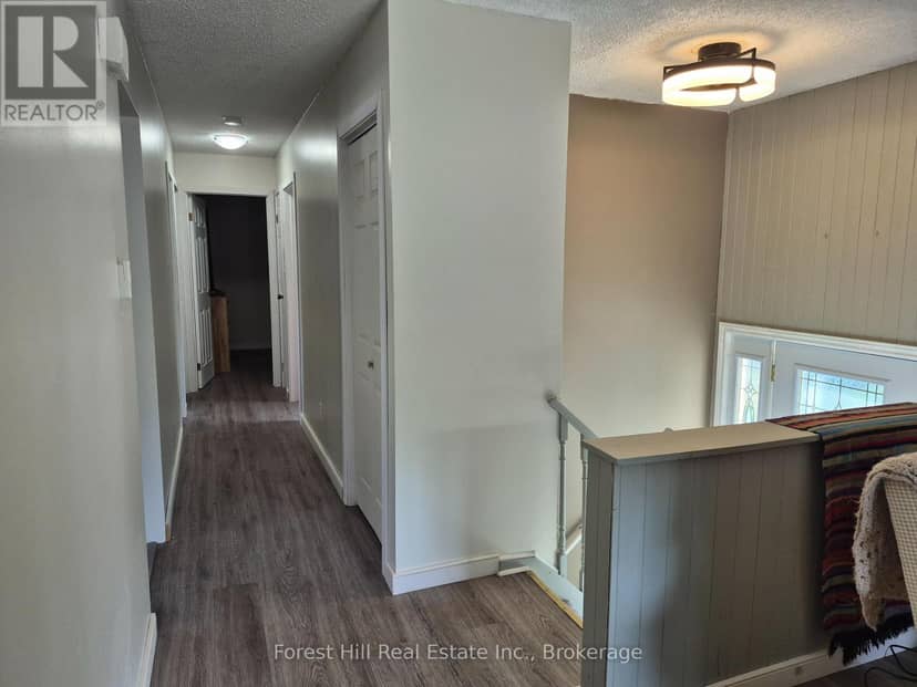 679 Simcoe Avenue W — photo 12 of 33