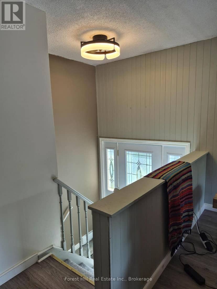 679 Simcoe Avenue W — photo 13 of 33