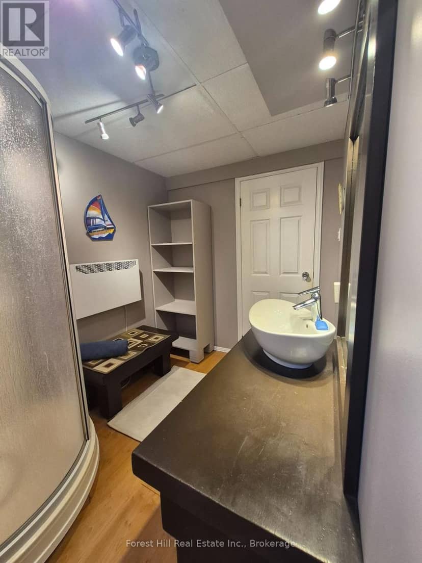 679 Simcoe Avenue W — photo 20 of 33