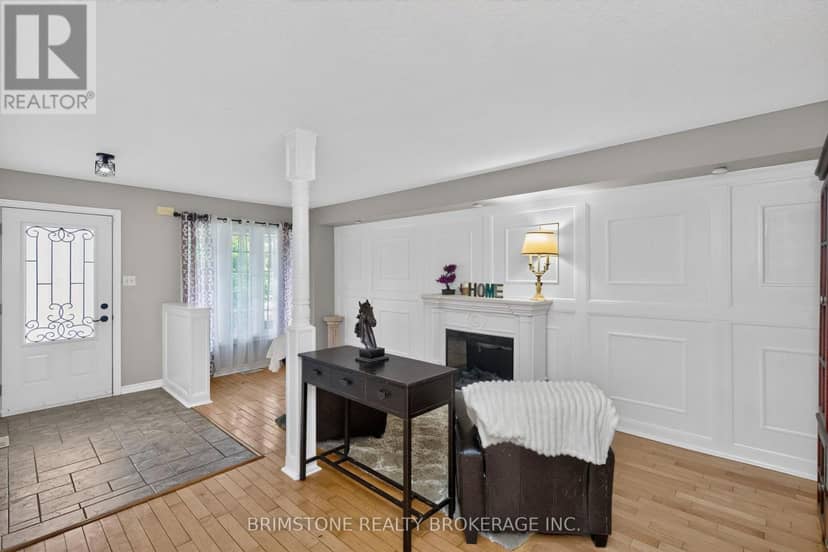 24 Stoneybrook Crescent — photo 3 of 40