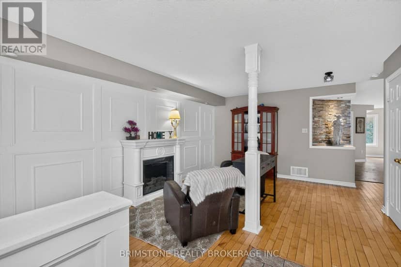 24 Stoneybrook Crescent — photo 4 of 40