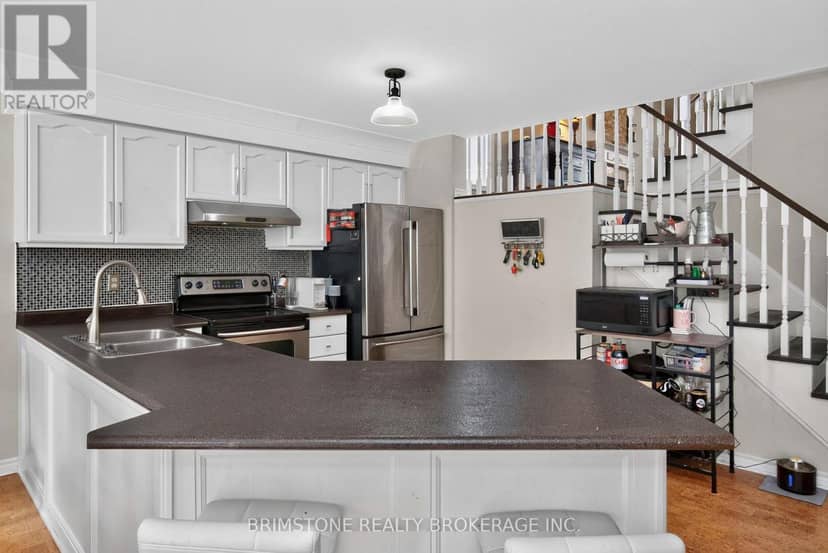 24 Stoneybrook Crescent — photo 7 of 40